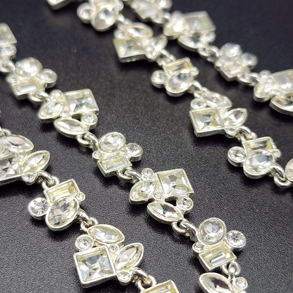 Elegant Silver Necklace‎ with Crystal Accents - Picture 3 of 10